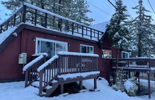 Wrightwood Casa | Modern Cabin w/ Pool Table
