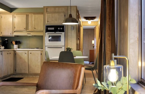 Dunsmuir Cabina | Modern Cabin (Walnut)