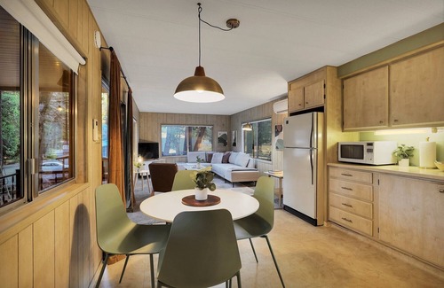 Dunsmuir Cabina | Modern Cabin (Walnut)