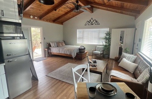 Ahwahnee Cabina | Modern Cabin with Private Jacuzzi - Casa de Manzanita
