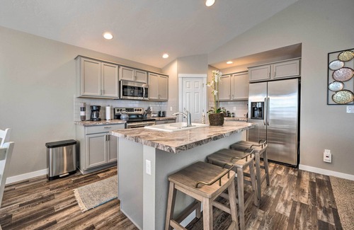Caldwell Casa | Modern Caldwell House w/ Yard & Furnished Patio!