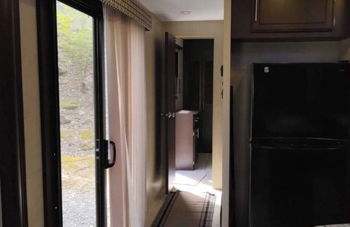 Gatlinburg - Pigeon Forge Casa | Modern Camper in the Smokies