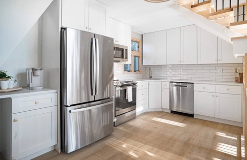 Villas Casa | Modern Cape May Area Waterfront Luxury Home with Beach Access