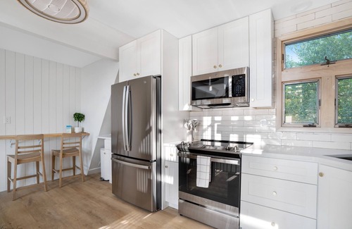 Villas Casa | Modern Cape May Area Waterfront Luxury Home with Beach Access