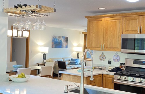 Brewster Casa | Modern Cape, Private Heated Salt Water Pool, Minutes to Beaches/Golf