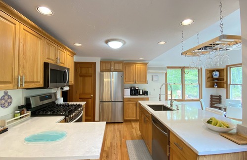 Brewster Casa | Modern Cape, Private Heated Salt Water Pool, Minutes to Beaches/Golf