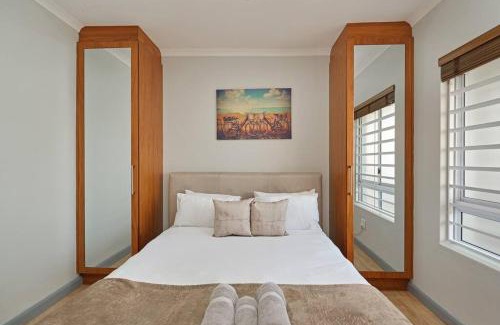 Lagoon Beach Apartamento | Modern Cape Town Beach Apartment