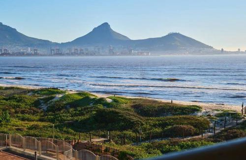 Lagoon Beach Apartamento | Modern Cape Town Beach Apartment