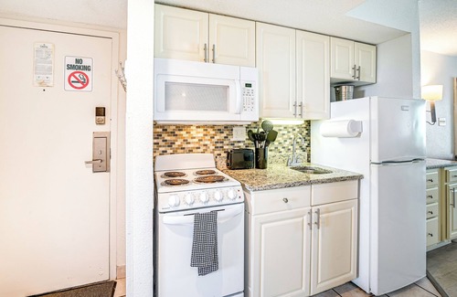 Myrtle Beach Condominio | Modern Caravelle Resort Condo: Near Golf Courses!