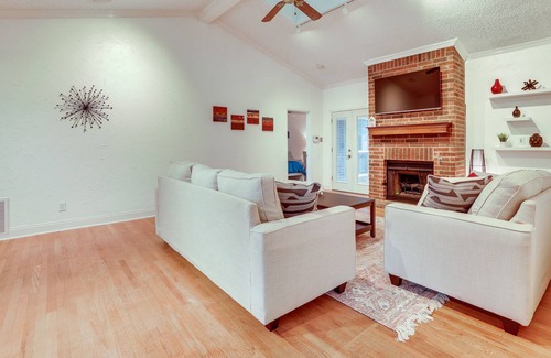 Northeast Carrollton Casa | Modern Carrollton Home - Private Pool & Grill