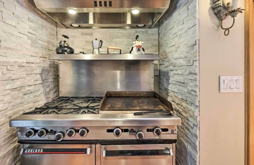 Mountain Dale Cabina | Modern Catskills Escape on 25 Acres w/ Deck!