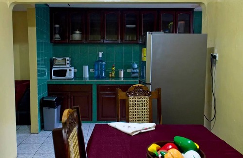 Managua Casa | Casa Centrica Grande, Ideal Para Estadias Largas, 2HB C/AC ✔