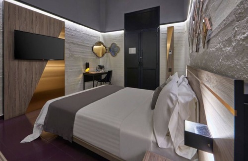 Historic Center Hotel | Modern Centro Suite – Walk to Zócalo, Museums, Great Food & Historic Sights!