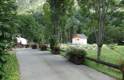 Venosc Chalet De Esquí | Modern Chalet in V nosc with Swimming Pool