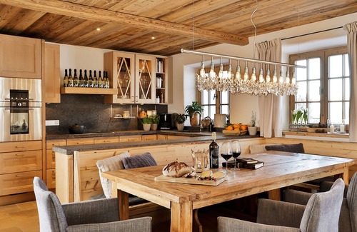 Frasdorf Apartamento | Estilo chalet moderno con sauna privada, chimenea, bañera de hidromasaje, piscina con vista a Chiemsee