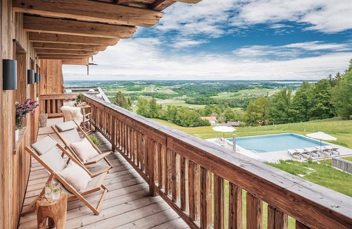 Frasdorf Apartamento | Estilo chalet moderno con sauna privada, chimenea, bañera de hidromasaje, piscina con vista a Chiemsee