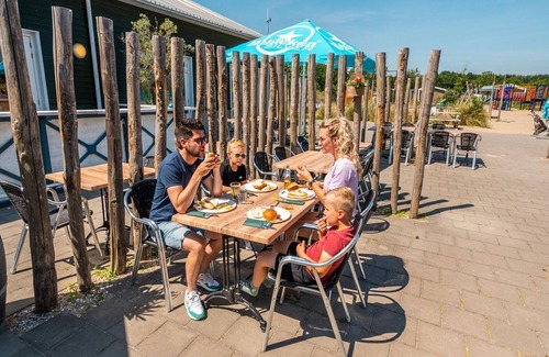 Municipality of Hellevoetsluis Chalet De Esquí | Chalet moderno con terraza cerca de Rockanje