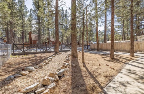 Big Bear Chalet De Esquí | Modern Chalet W/Spa Centrally-Located In The Heart Of Big Bear! Dogs Welcome!