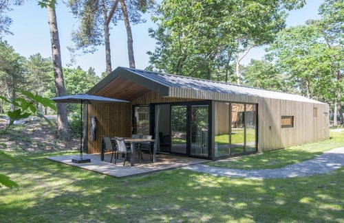 Municipality of Geldrop-Mierlo Chalet De Esquí | Modern chalet with air conditioning, on a holiday park at 12 km. from Eindhoven