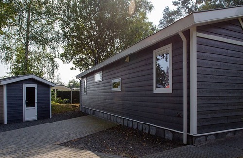 Municipality of Rhenen Cabaña | Chalet moderno con terraza cubierta en el campo