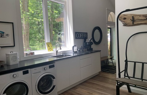 Grey Highlands Cabaña | Modern Chalet with hot tub is Cyclist or hikers dream location on Bruce Trail