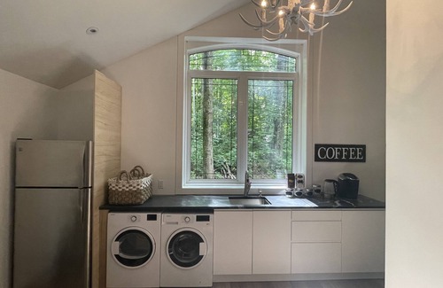Grey Highlands Cabaña | Modern Chalet with hot tub is Cyclist or hikers dream location on Bruce Trail