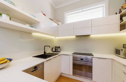 Wellington Casa | Modern Character Villa | Parking & Sunny Courtyard