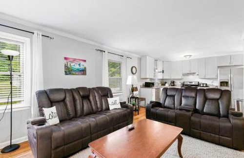 Greensboro Casa | Modern Charm and Garden View