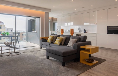Alges Casa | Modern & Charming Apartment W/Pool by LovelyStay