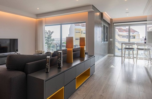 Alges Casa | Modern & Charming Apartment W/Pool by LovelyStay