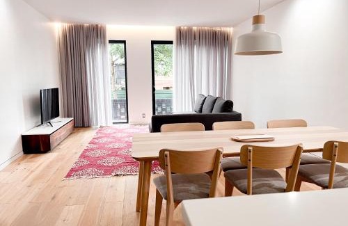 East Flatbush Apartamento | Modern, Charming, Spacious 3-Bedroom Retreat in Brooklyn with Rem-casa