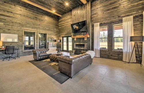 Chattaroy Cabina | Modern Chattaroy Cabin: 24 Mi to Mt Spokane!
