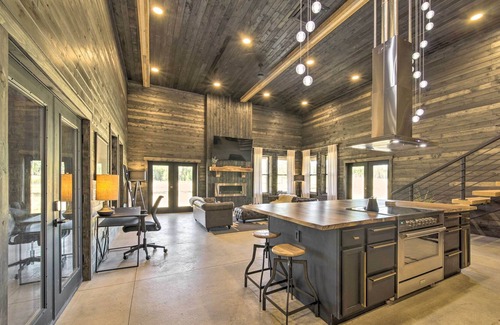 Chattaroy Cabina | Modern Chattaroy Cabin: 24 Mi to Mt Spokane!