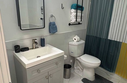 East Parkside Apartamento | “Modern Chic 1-Bedroom Apartment – Sleeps 3"