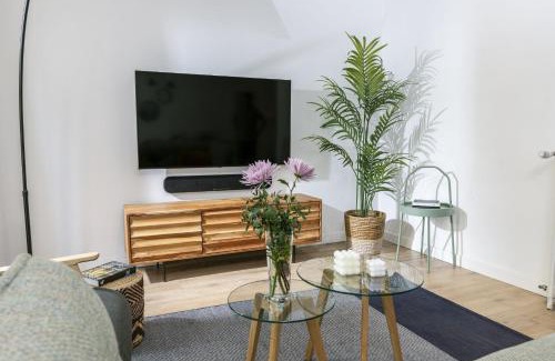 Chueca Apartamento | Modern & Chic 2BR/2BA apartment in trendy Chueca