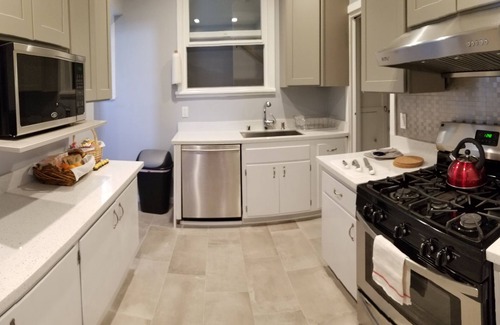Outer Richmond Condominio | Moderno, elegante, 3br / 2ba plana, agradable patio al aire libre, desayuno ligero incluido.