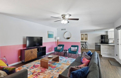 Northeast Carrollton Casa | Modern & Chic 4-BD/2-BA | Pool, Hot Tub, BBQ Grill