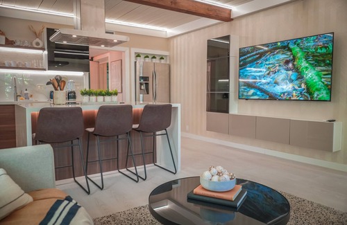 Victoria Park Condominio | Modern & Chic Condo Prime Location Run by Owners