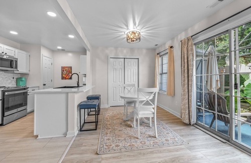 Norfolk - Virginia Beach Condominio | Modern Chic Family Condo