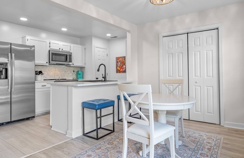 Norfolk - Virginia Beach Condominio | Modern Chic Family Condo