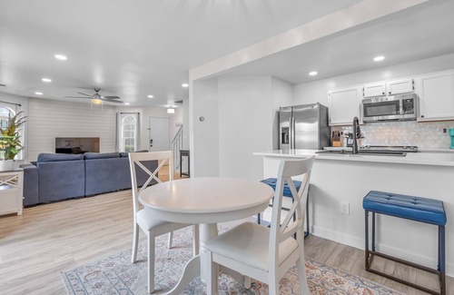 Norfolk - Virginia Beach Condominio | Modern Chic Family Condo