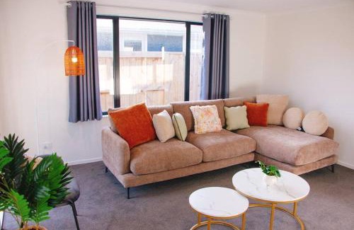 Pukehangi Casa | Modern Chic - Ideal Location - 5 Bedrooms - In Rotorua