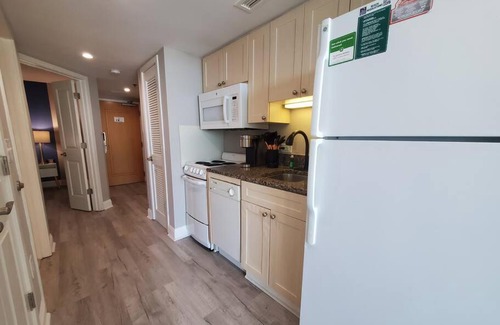Crescent Beach Casa | Modern Chic Ocean View Condo in North Myrtle
