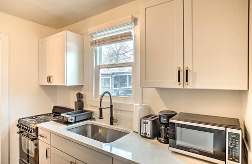 West Central Apartamento | Modern-Chic Studio ~ 1 Mile to Dtwn Spokane!