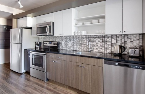 Theatre District Apartamento | Modern Chinatown/Theater District 2BR w/ W/D & Gym, nr T, by Blueground