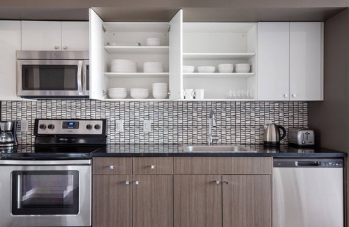 Theatre District Apartamento | Modern Chinatown/Theater District 2BR w/ W/D & Gym, nr T, by Blueground