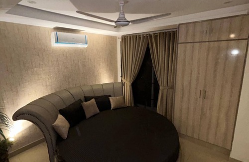 Rawalpindi Apartamento | Modern Circular Retreat , Self Check-In, AirConditioning, Loveliest Space