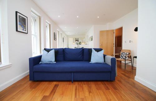 Castle Quarter Apartamento | Modern City Apartment , 2-Bed, En-Suite, Central
