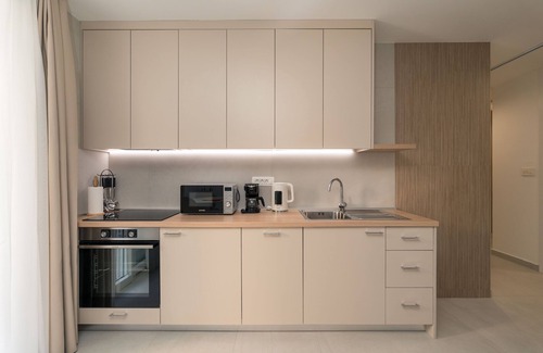Gruz Apartamento | Modern City Escape - Two Bedroom Apartment with Balcony