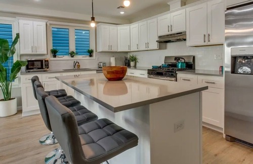 Ampere Casa | Modern City Getaway Near Downtown Newark & NYC